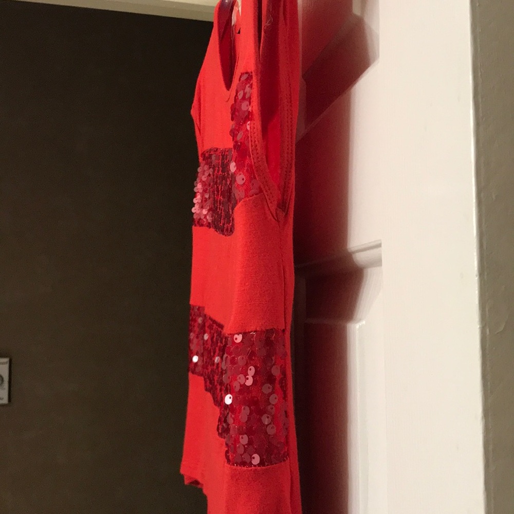 Red blouse - Picture 6 of 7
